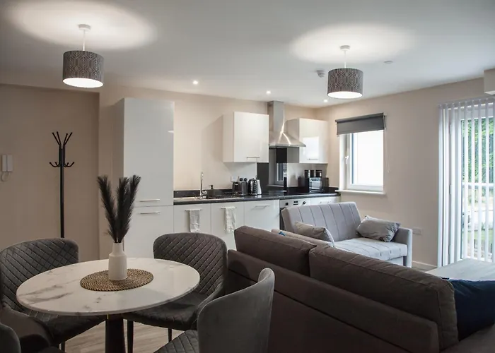 Modern 2Bd In City