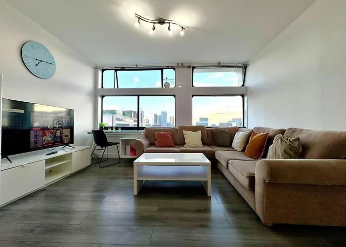 2 Bedroom, 2 Bath, Very Popular City Centre